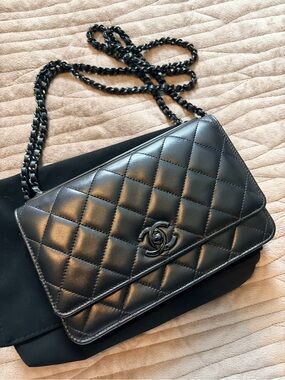 CHANEL Black Quilted Leather Crossbody Bag with Chain Strap